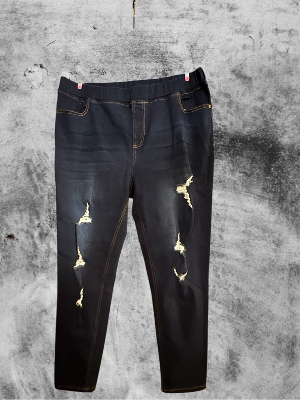 Women’s 2X pull on distressed dark denim skinny jeans.  Non branded. NWOT